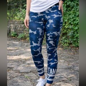 EXCELLENT LIKE NEW CONDITION GOLDSHEEP BLUE CAMO CAPRI I AM LEGGINGS SIZE MEDIUM